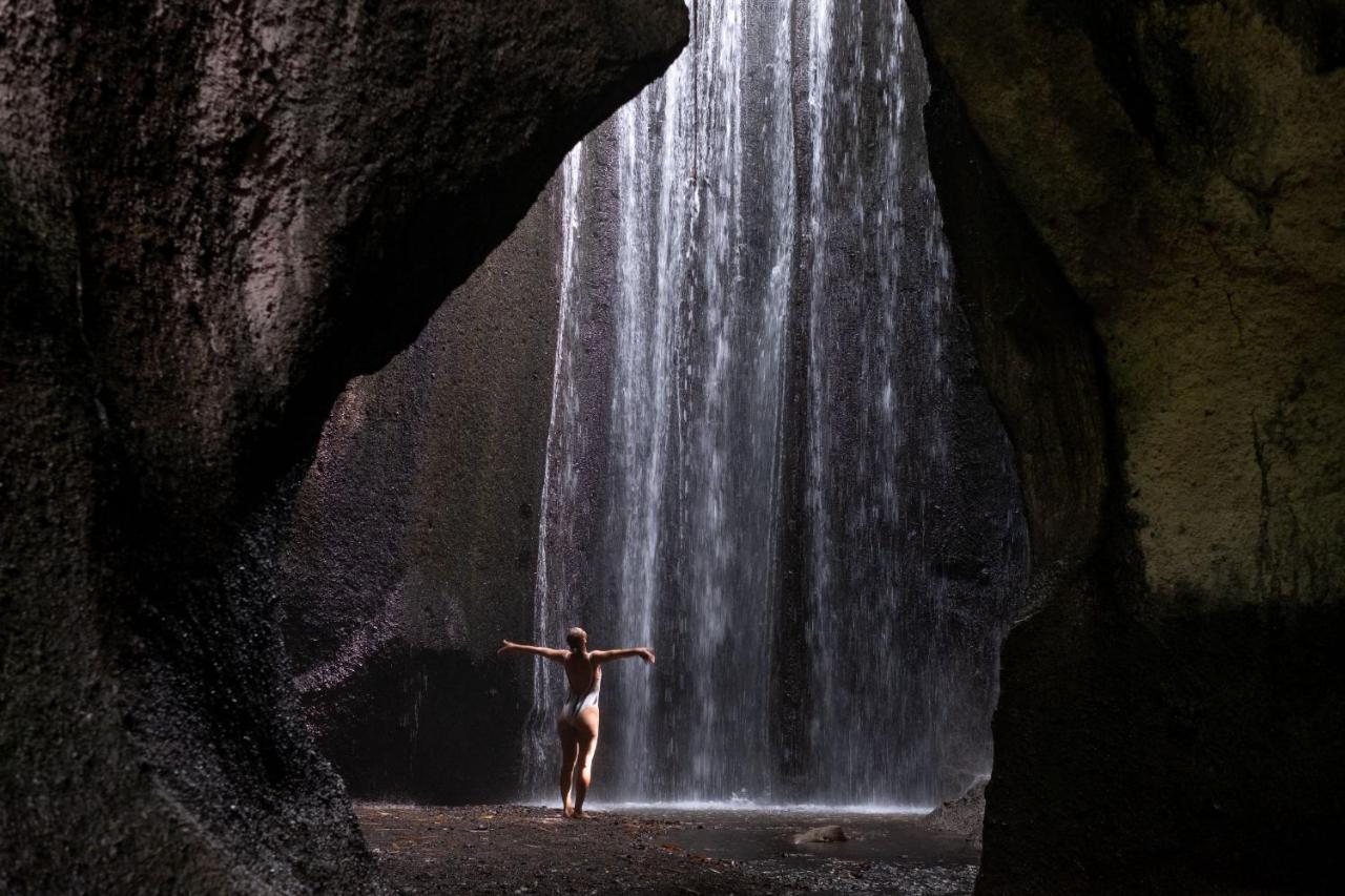 Adiwana Suweta Hotell Ubud Exteriör bild The film's iconic shower scene