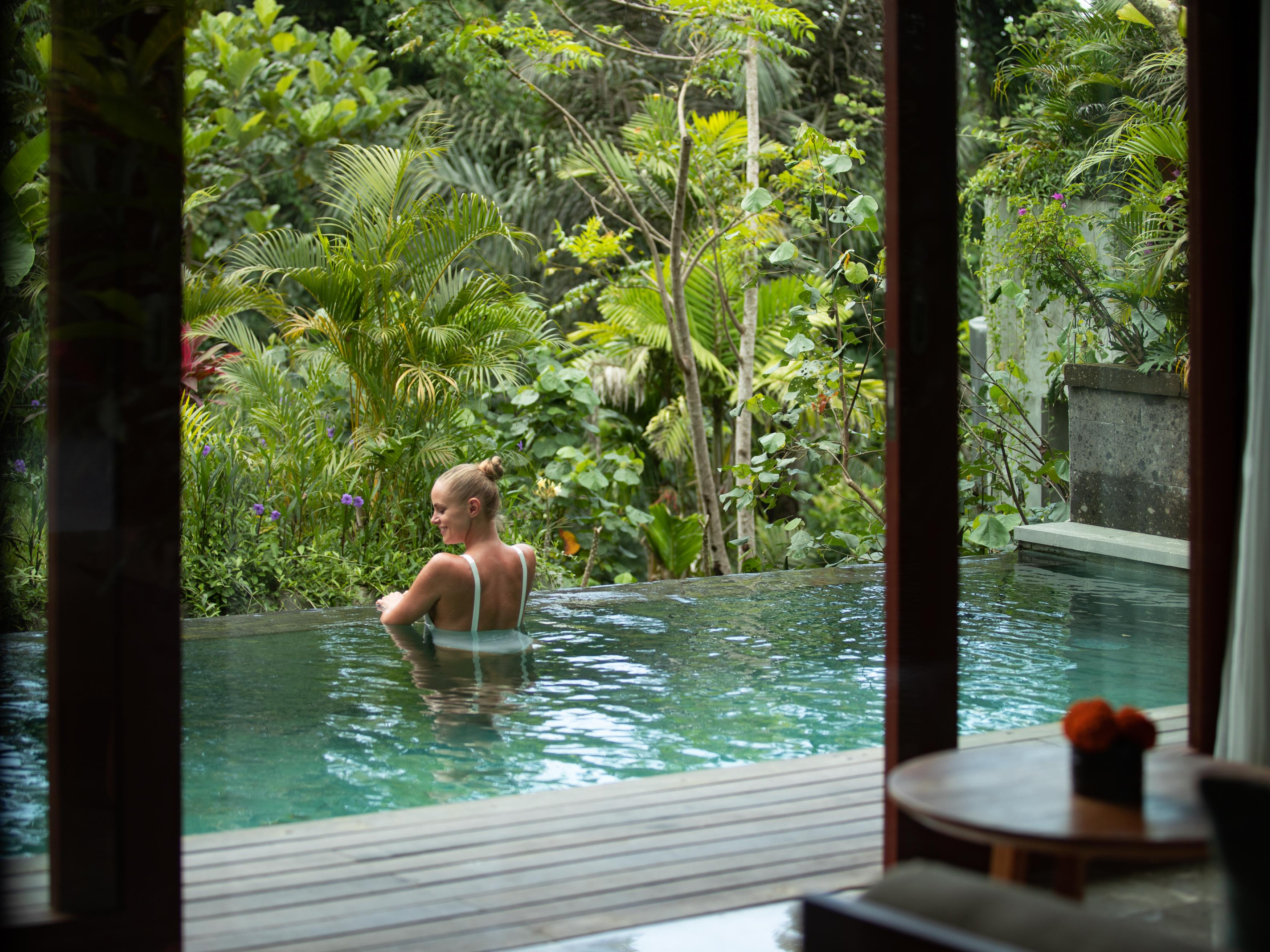Adiwana Suweta Hotell Ubud Exteriör bild A pool at the resort