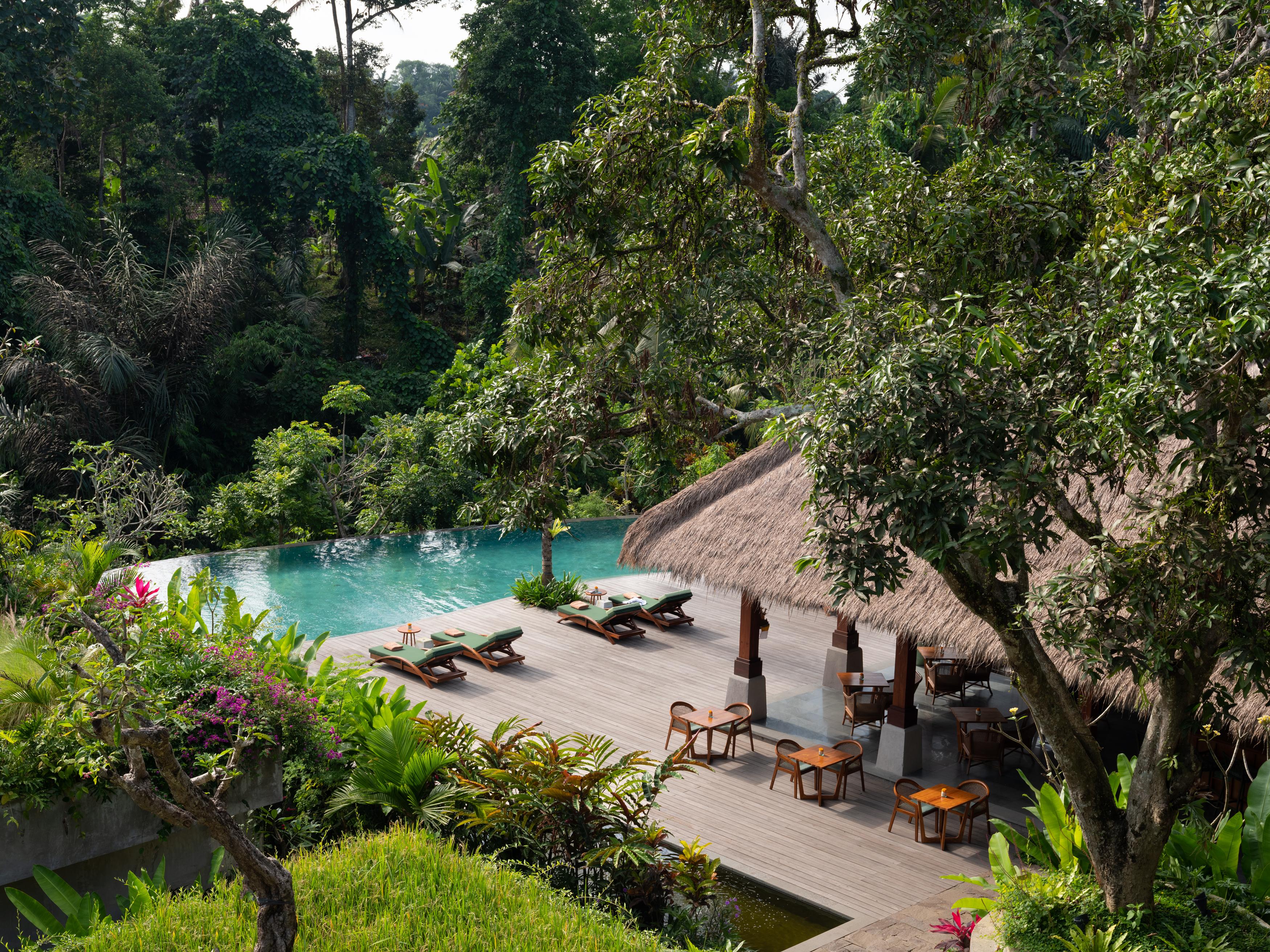 Adiwana Suweta Hotell Ubud Exteriör bild The swimming pool at the resort