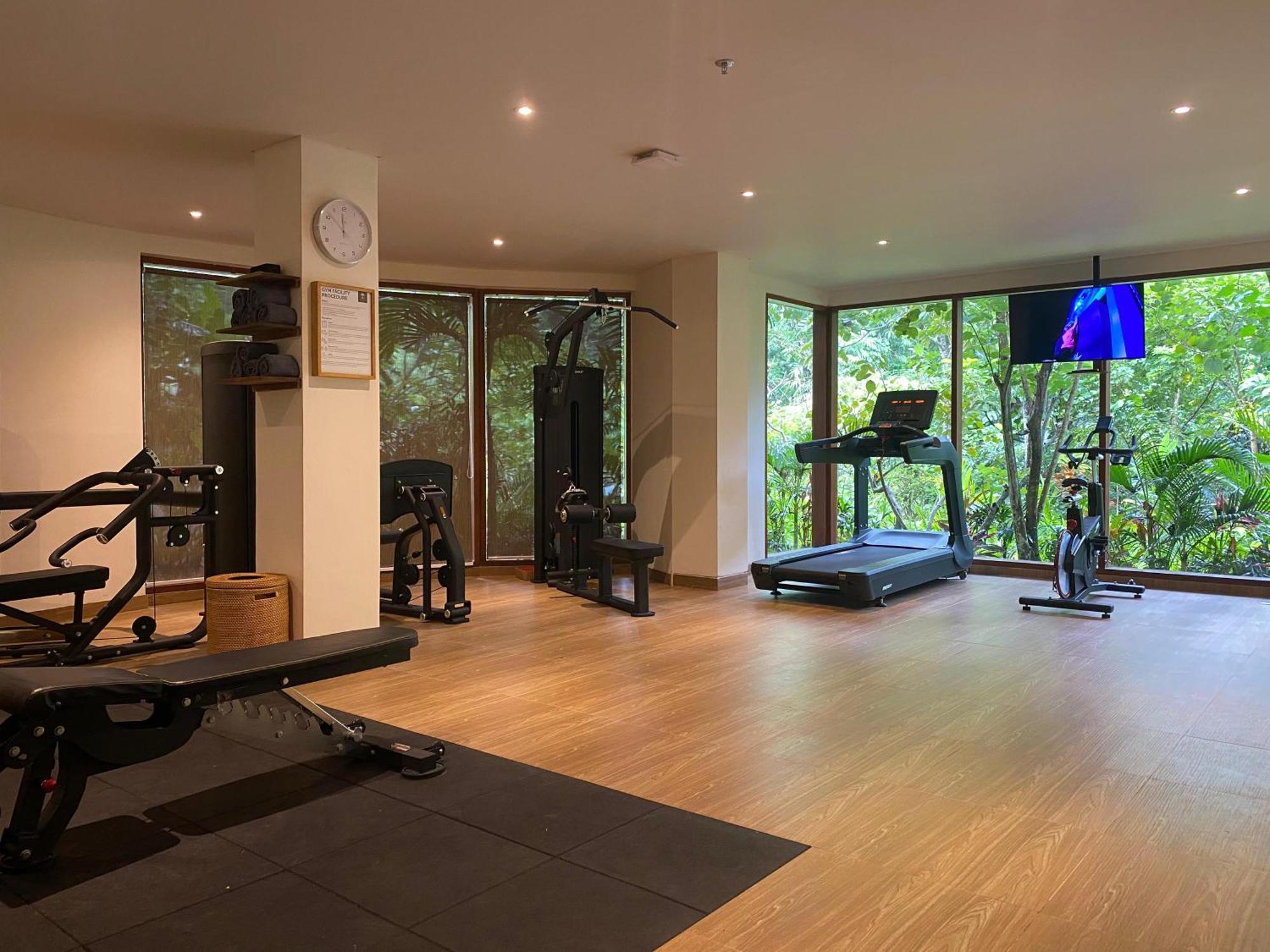 Adiwana Suweta Hotell Ubud Exteriör bild The gym at the hotel